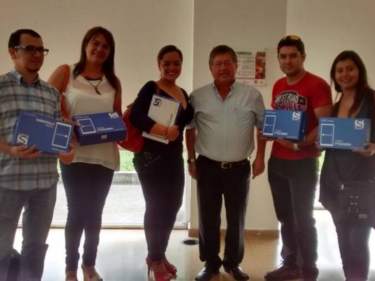 631 tabletas fueron entregadas a docentes de los colegios oficiales de Armenia