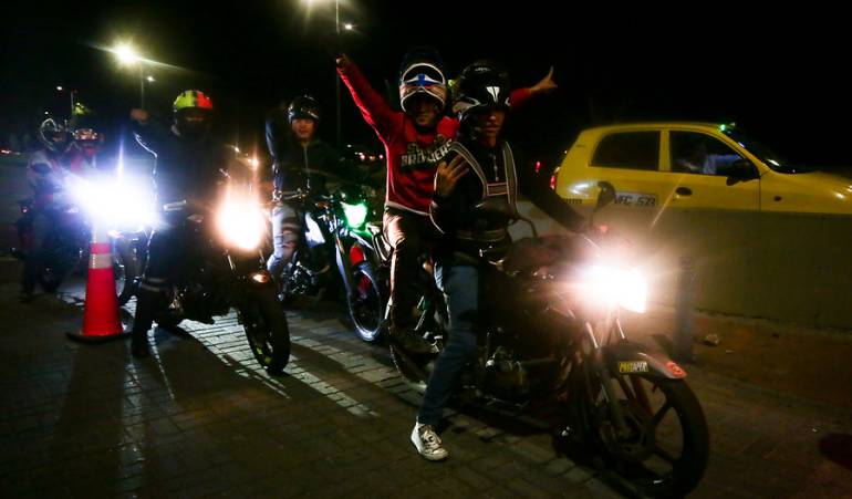 Motociclista con parrillero