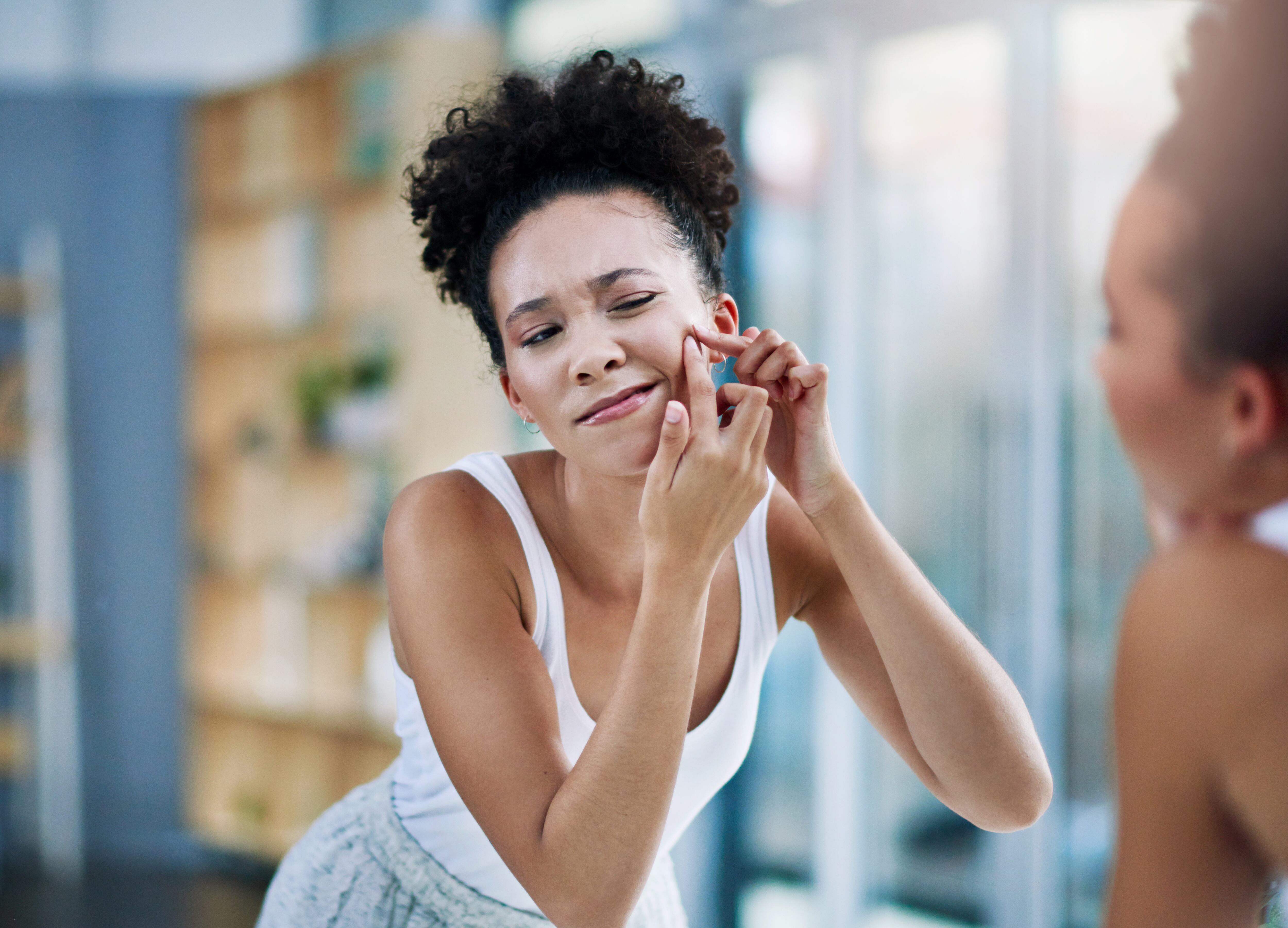 Esta es la razón por la cual a usted le gusta ver videos de gente exprimiendo espinillas. Foto: Getty Images