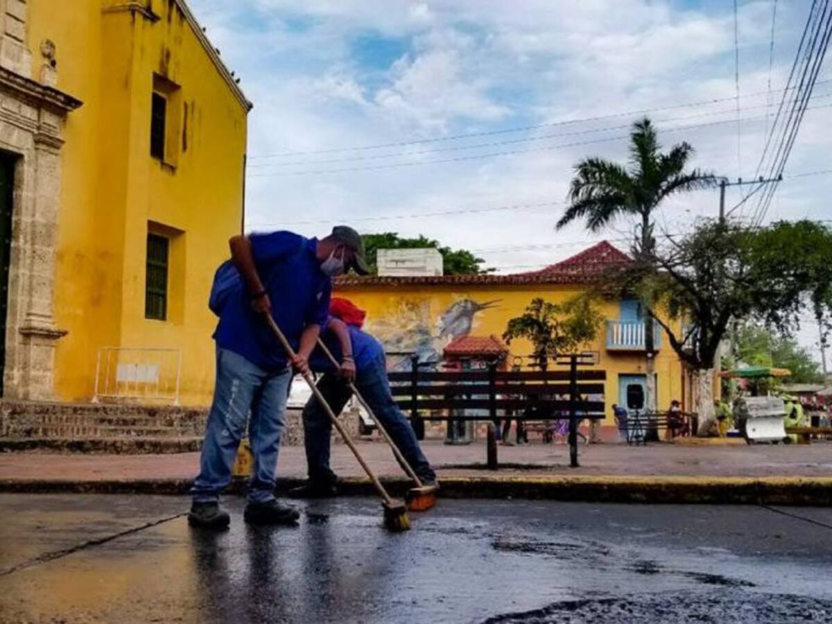 Realizaron jornada de limpieza en la Plaza de La Trinidad en Cartagena