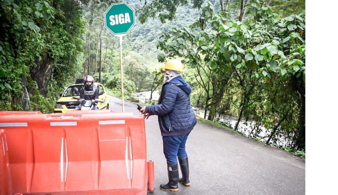 Cierres en la vía al Cañon del Combeima
