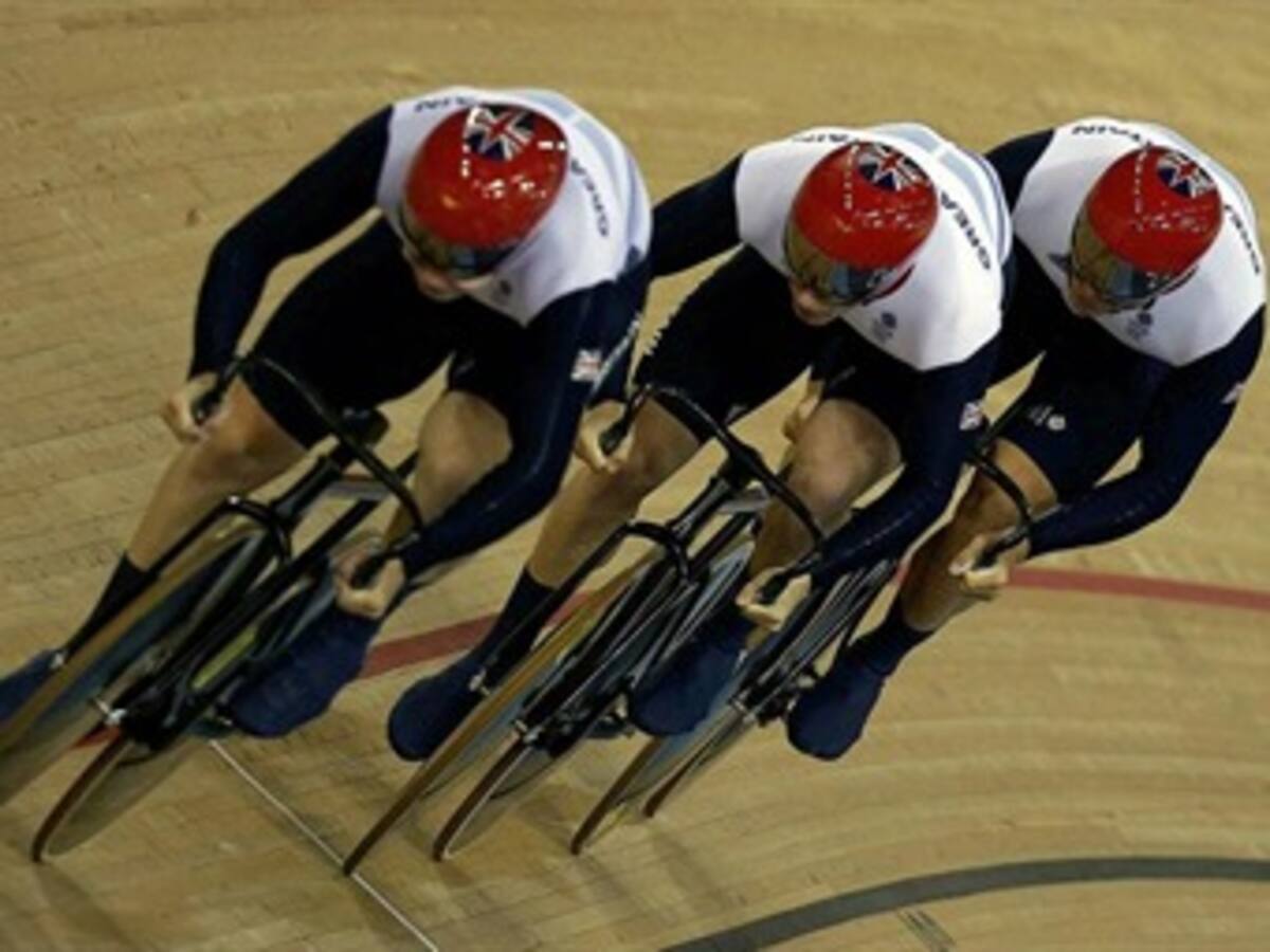 El equipo colombiano de persecución en pista clasificó a semifinales