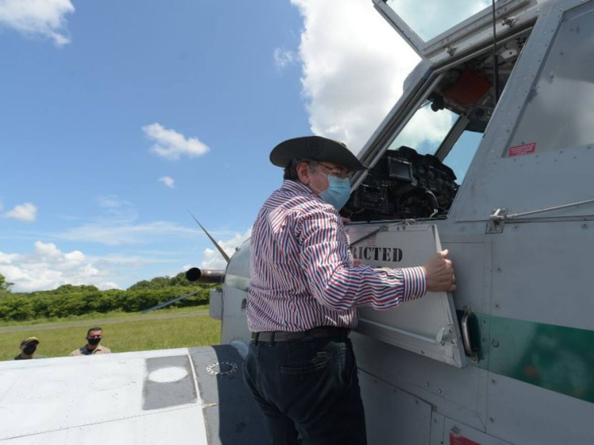 "Fuerza Pública tiene todo listo para aspersión aérea": MinDefensa