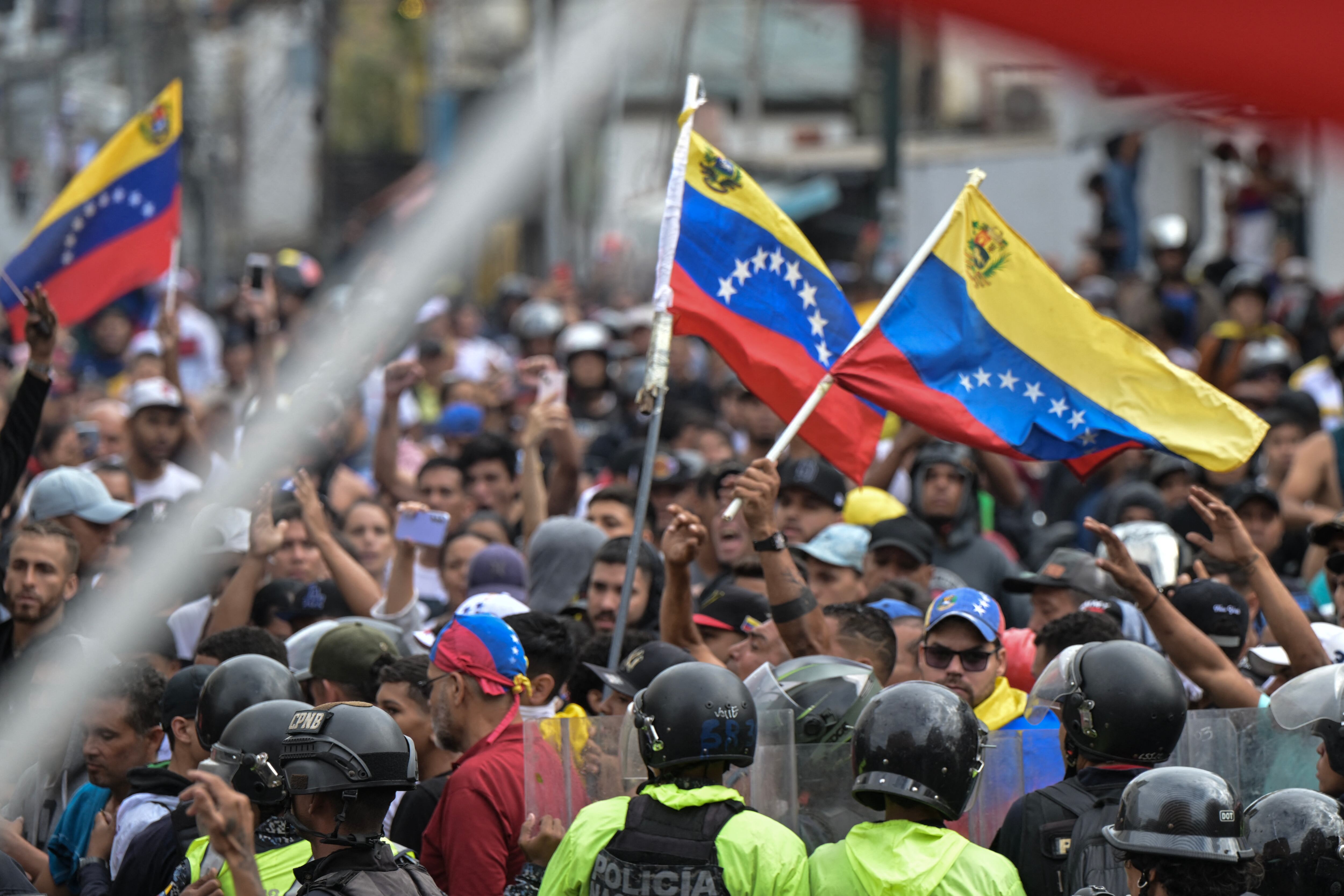 Protesta contra el gobierno del presidente en Caracas el 29 de julio, 2024. (Foto de YURI CORTEZ/AFP vía Getty Images)
