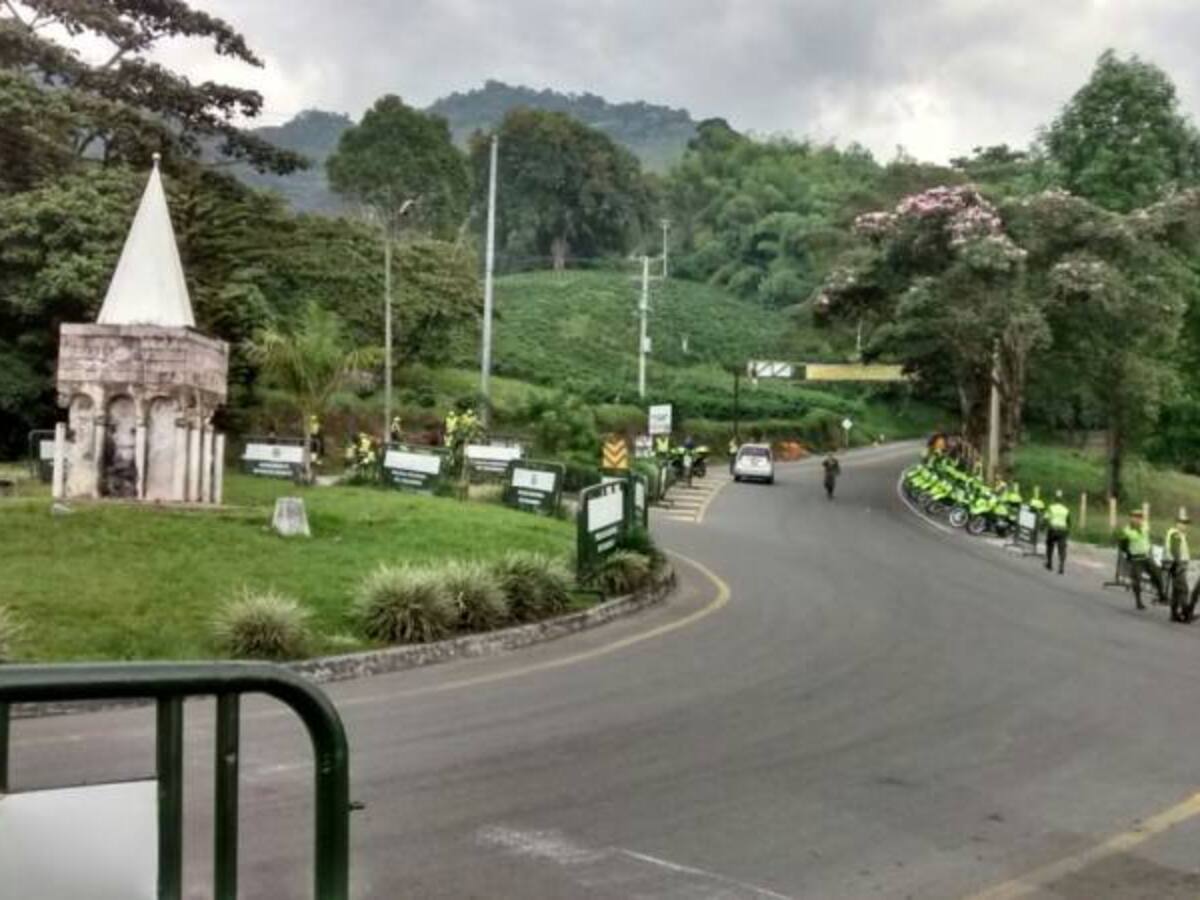 Plan especial para atender emergencias viales por lluvias implementa la policía en el Quindío.