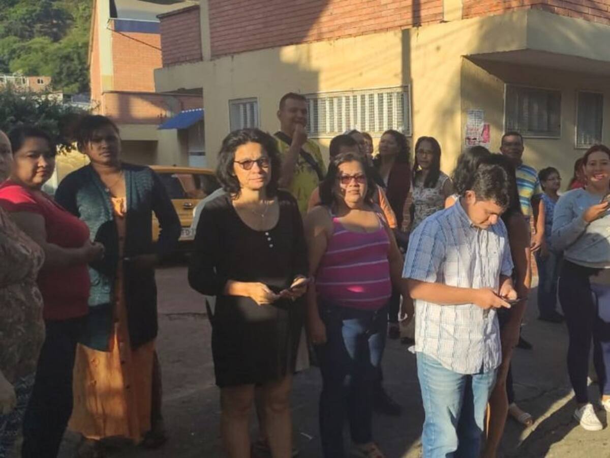 Protestan por pico y clase en colegio El Carmen