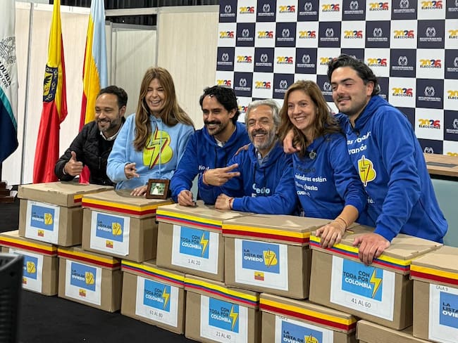 Juan Daniel Oviedo inscribe listas a Cámara y Senado con más de 221 mil firmas ciudadanas