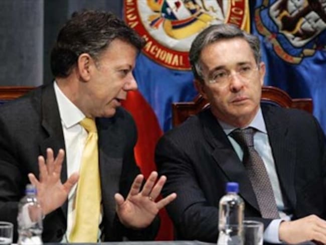 Santos responde a Uribe críticas sobre derroche en el Estado
