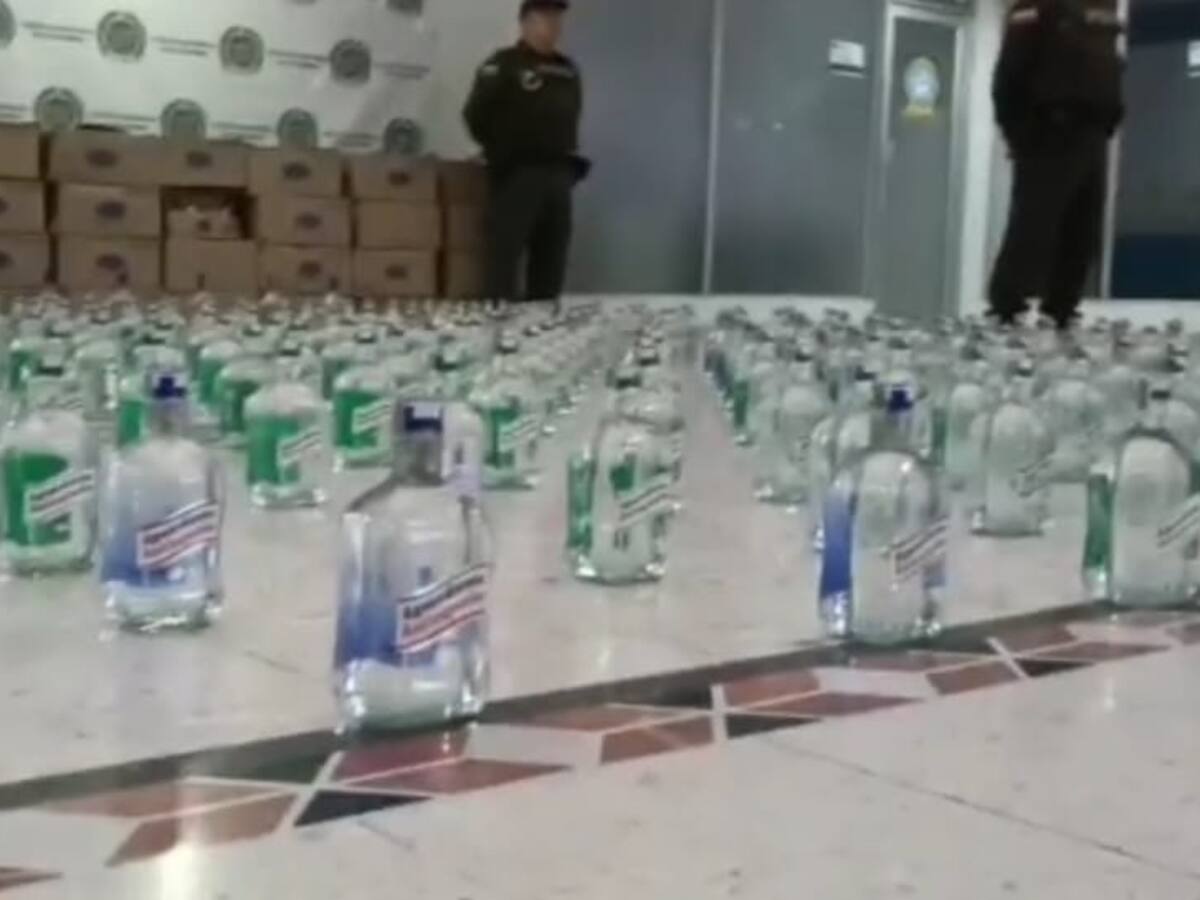 Policía incautó botellas de licor de contrabando en Pasto