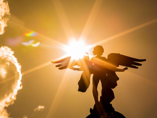 Monumento a un ser celestial, iluminado por el sol (Foto vía Getty Images)