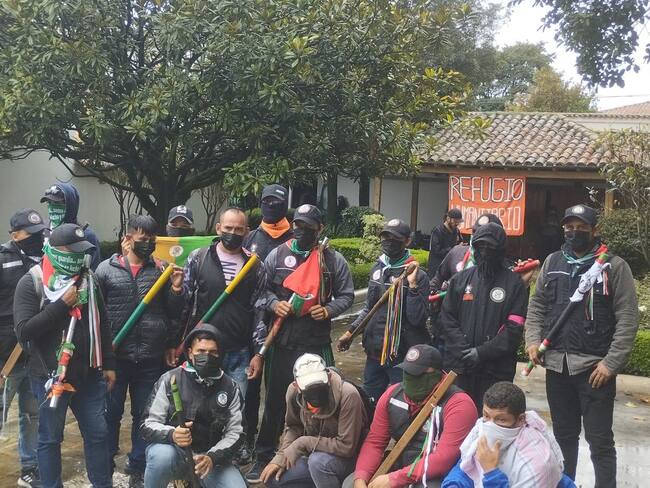 Indígenas y campesinos ingresan a la fuerza la la Nuncia Apostólica en Bogotá - Archivo