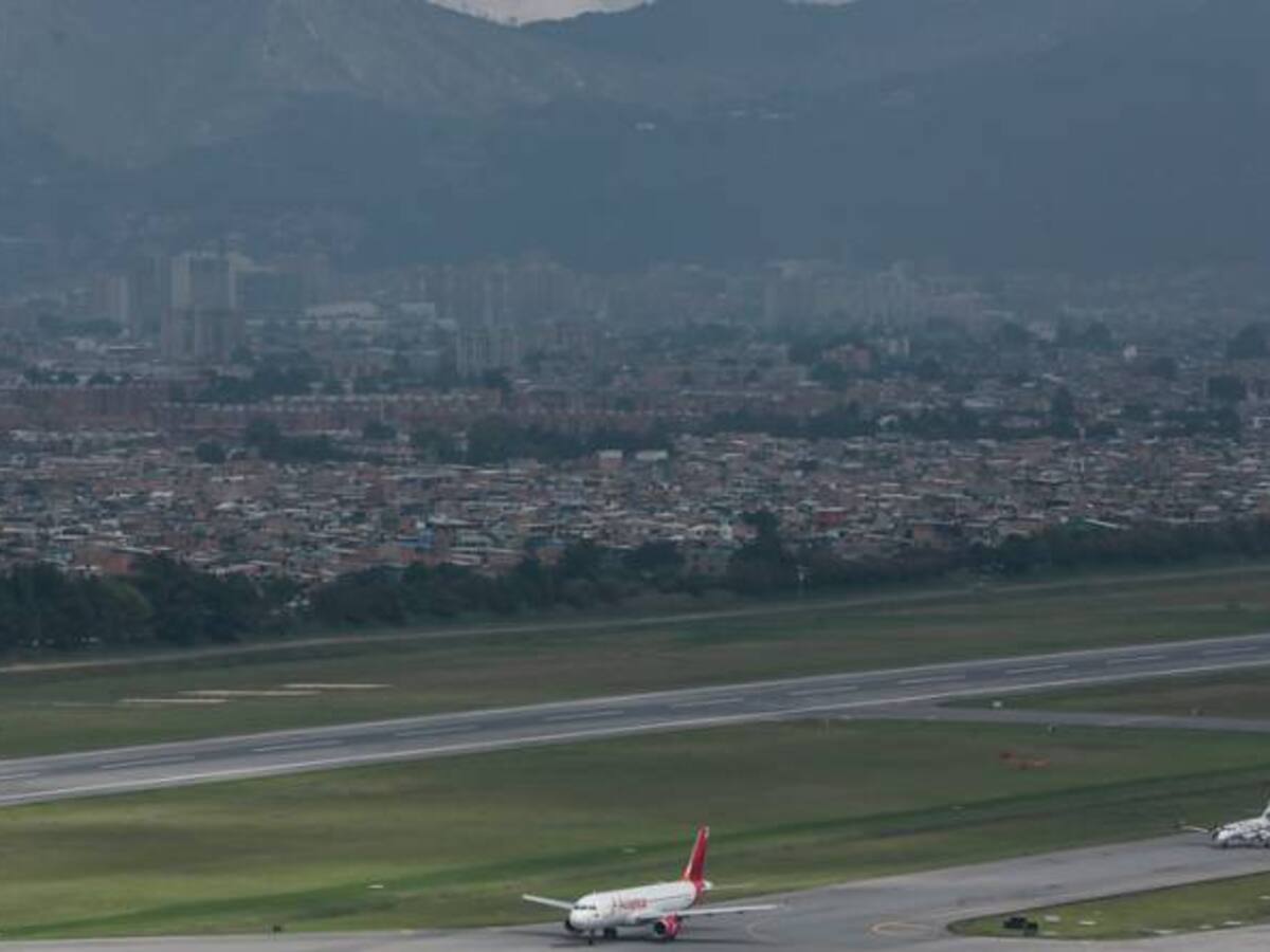 Presencia de un perro en la pista de El Dorado obligó a la Aerocivil a activar los protocolos