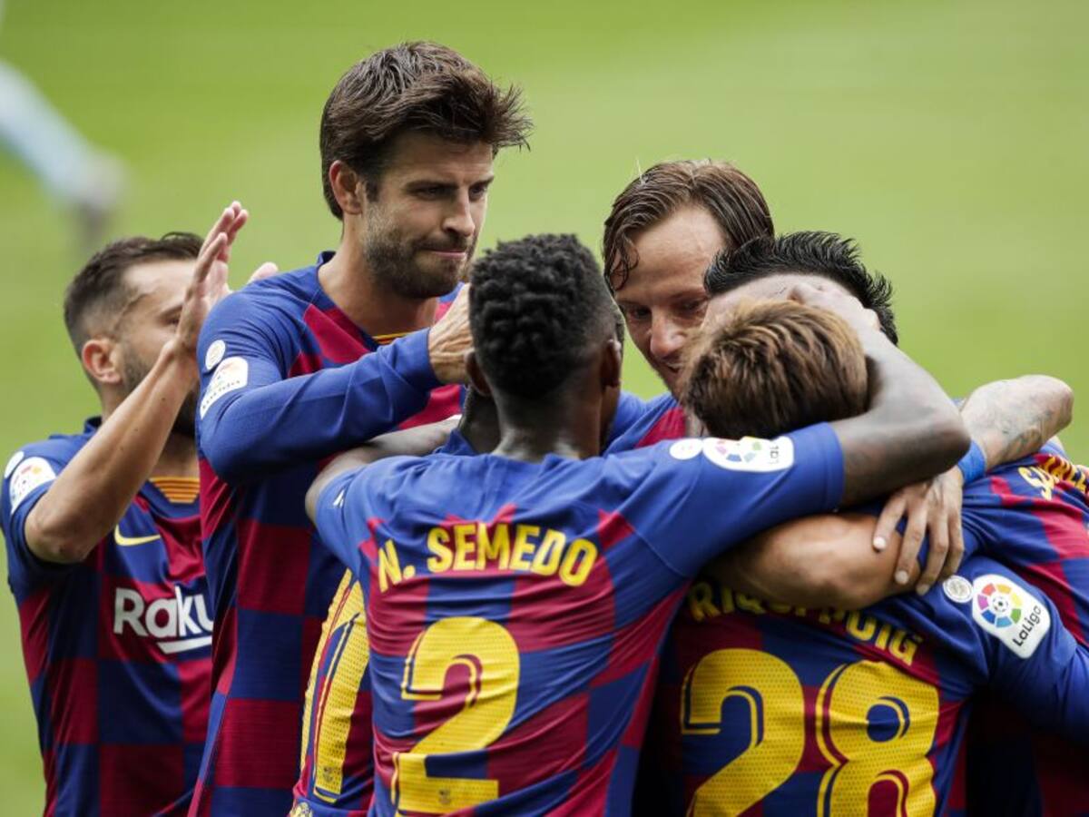 ¡Le rindió! Referente del Barcelona llegó al Camp Nou en bicicleta
