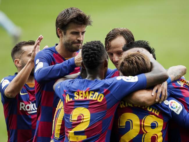¡Le rindió! Referente del Barcelona llegó al Camp Nou en bicicleta