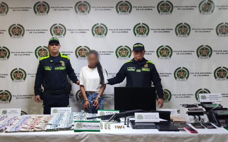 Capturada mujer por lavado de activos en oficina de criptomonedas en El Poblado. Foto: Meval