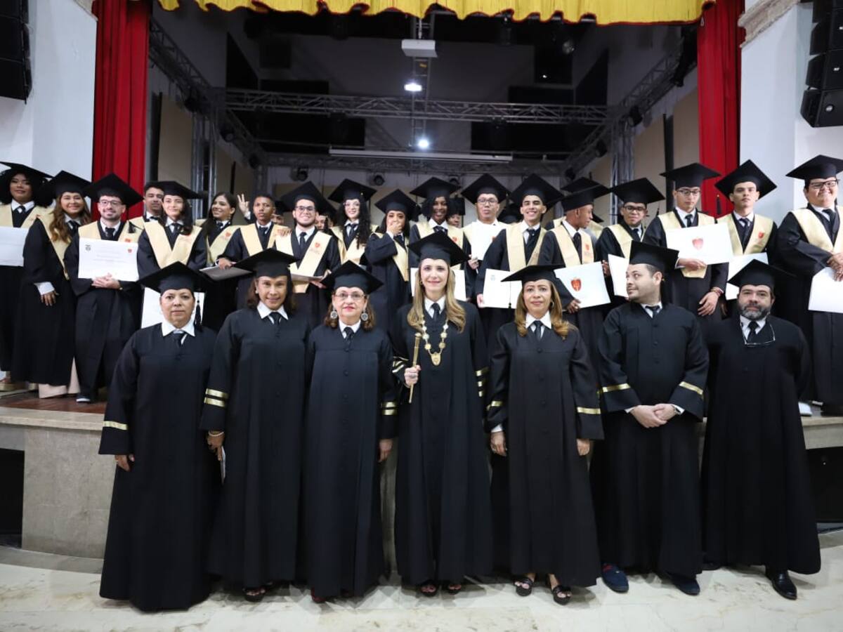 Unibac graduó a 140 nuevos profesionales en Cartagena