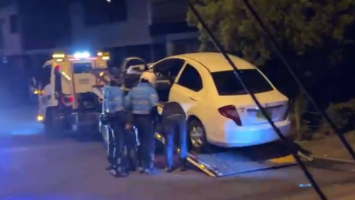 Agentes de tránsito arrollados por conductor que se da a la fuga