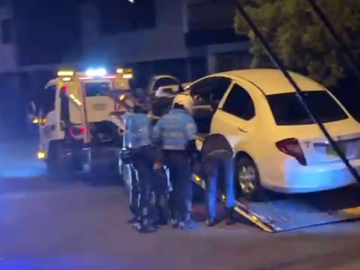 Agentes de tránsito arrollados por conductor que se da a la fuga