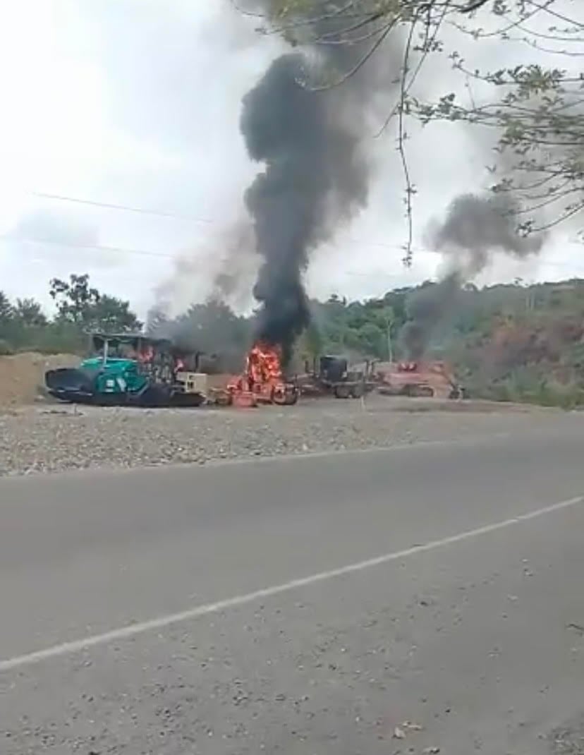 El Invías rechazó este hecho de violencia y pidió que regresen "la paz y el diálogo retorne a la zona". Cortesía: Denuncias Antioquia.