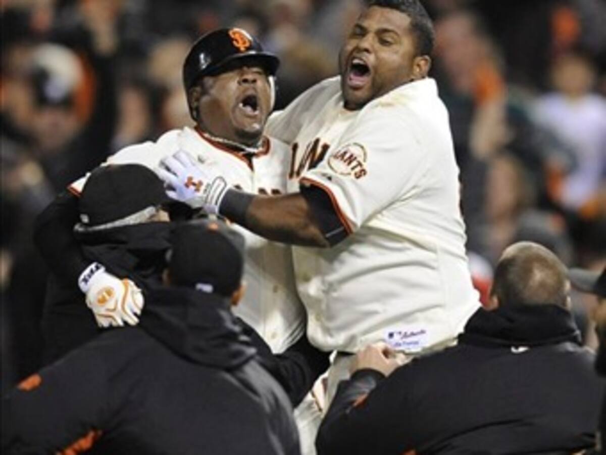 Gigantes vencen 6-5 a Filis y quedan a un juego de la Serie Mundial de Béisbol