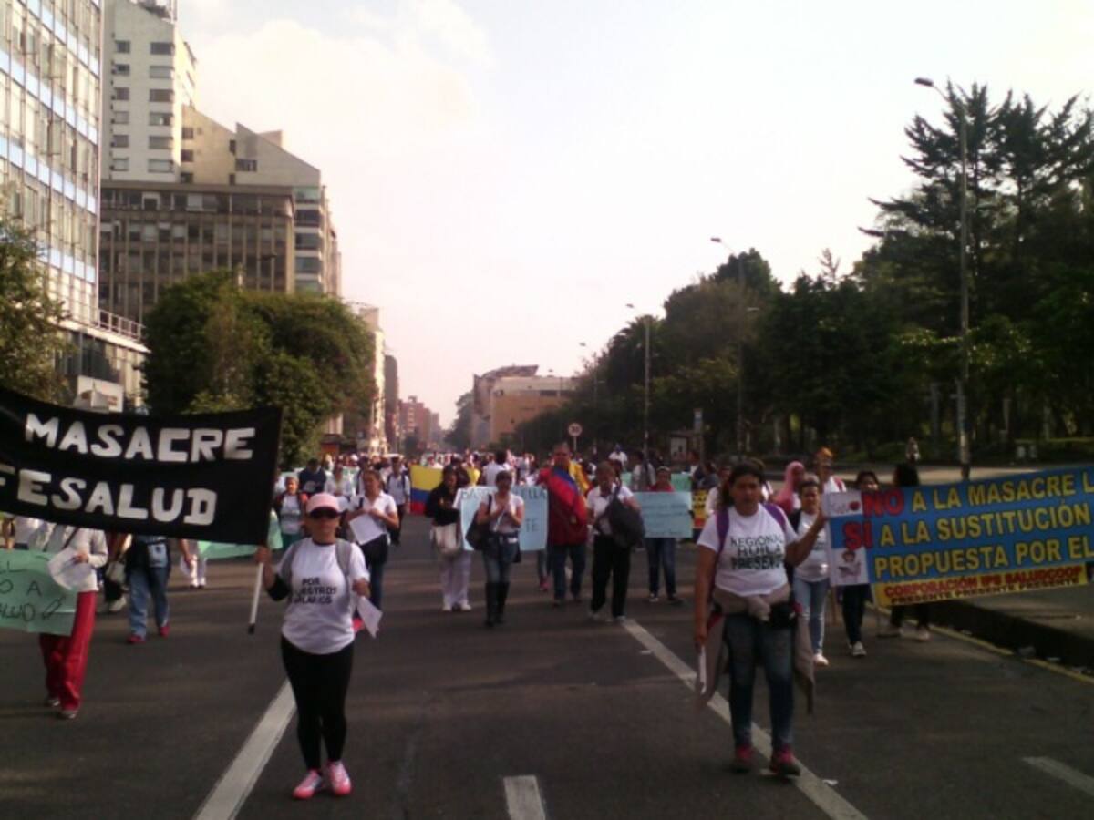 Trabajadores de Saludcoop en liquidación protestaron frente al Ministerio de Salud