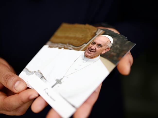 “Estoy desmoralizada por su muerte”: primera mujer trans que estrechó mano del papa Francisco