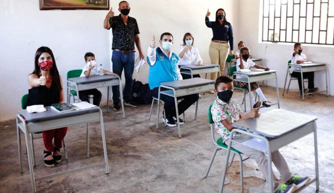 Gobernador de Bolívar y Ministra de Educación verificaron protocolos de bioseguridad