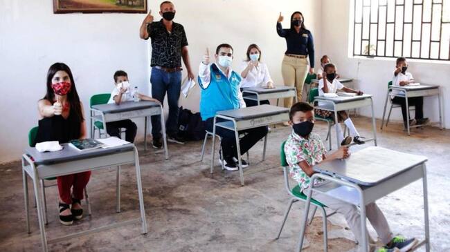 Gobernador de Bolívar y Ministra de Educación verificaron protocolos de bioseguridad