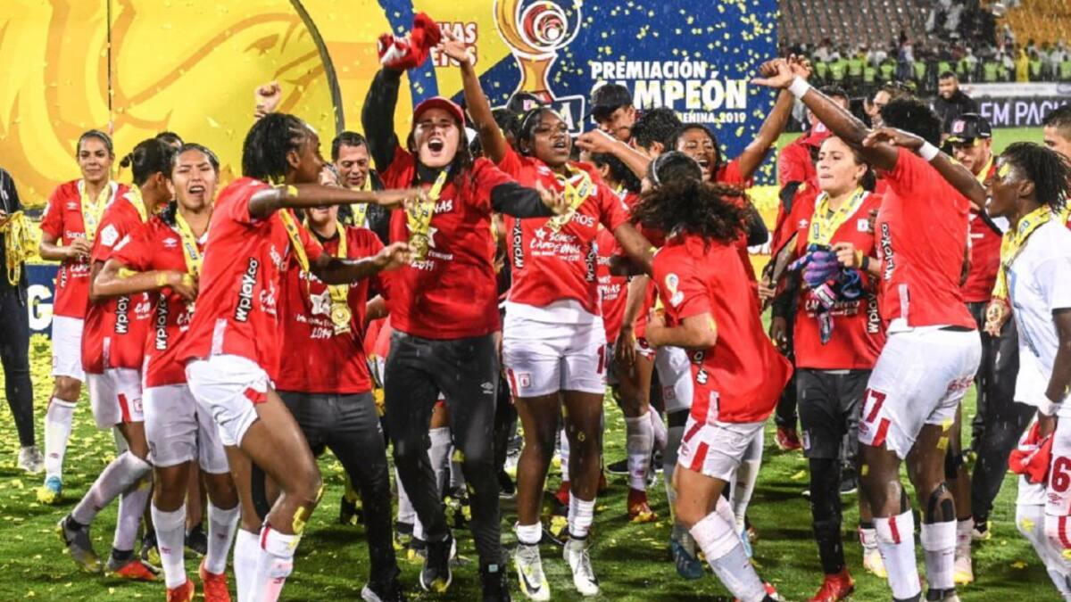Jugadoras de fútbol se muestran preocupadas por su situación laboral