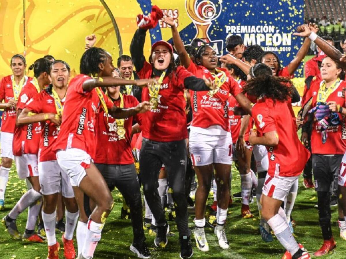 Jugadoras de fútbol se muestran preocupadas por su situación laboral