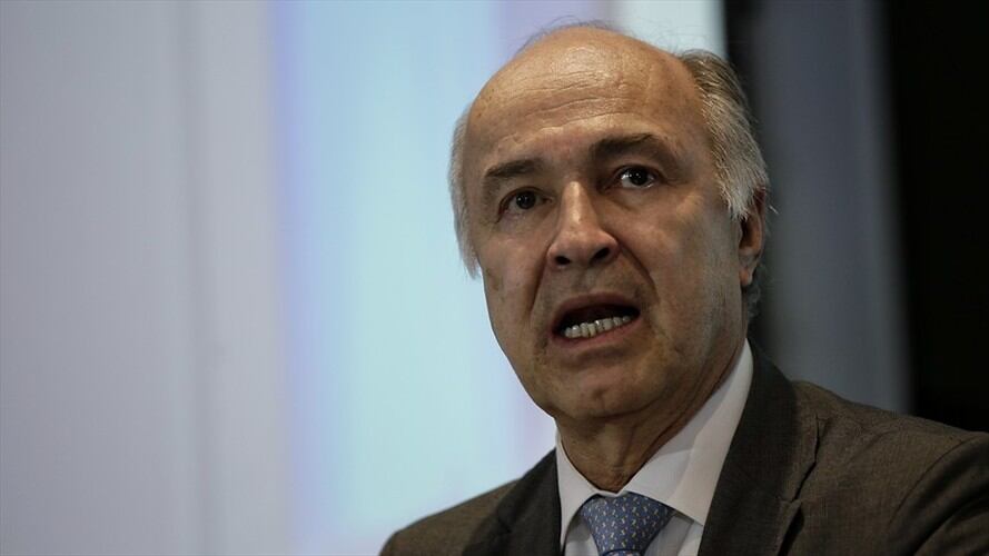 Enrique Gil Botero descubrió que muchos funcionarios han sido relegados de sus funciones y éstas quedaron en manos de contratistas externos. Foto: Colprensa