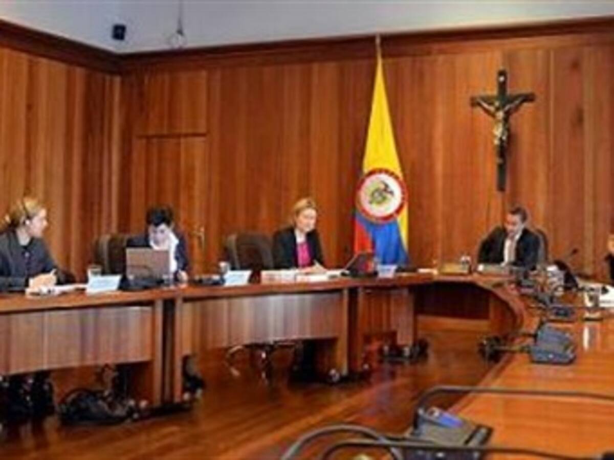 Corte alista seis nuevas órdenes de captura por parapolítica y desfalco a la DNE