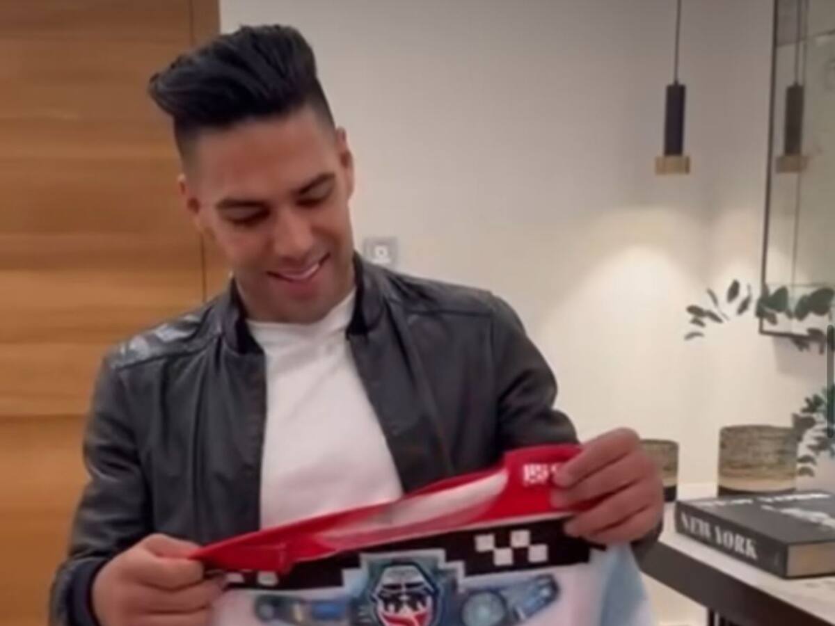 Video: Falcao, un fan más de las redes sociales de Fortaleza