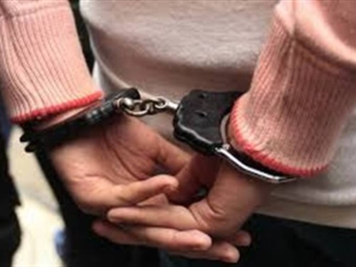 Detenido un travesti con una subametralladora