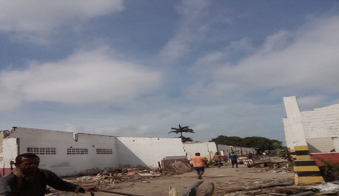 Saqueo a la antigua sede la empresa Pizano.