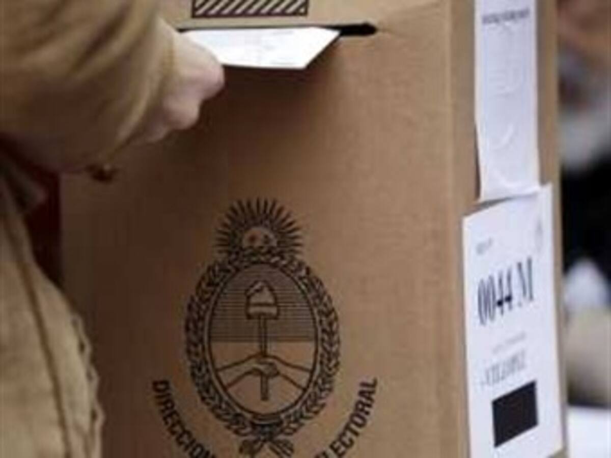 Elecciones legislativas de Argentina transcurren con calma y algunas demoras