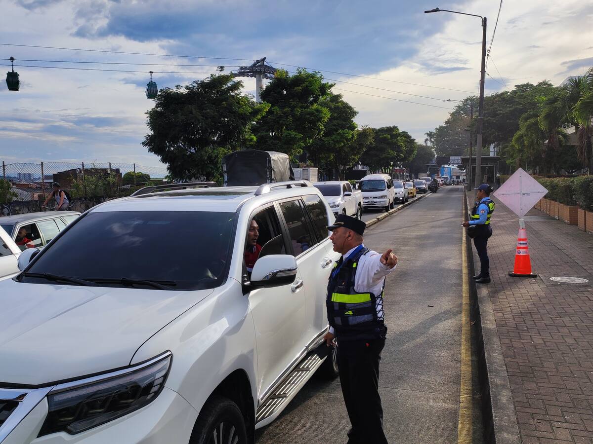 Intensifican operativos de tránsito para invasores del carril del Megabús en Pereira