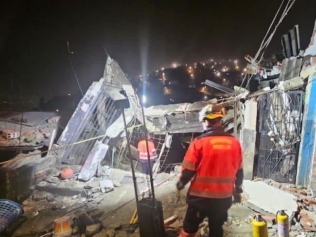 Colapso de un local y cinco viviendas por emergencias por las lluvias en Medellín. Foto: Alcaldía.