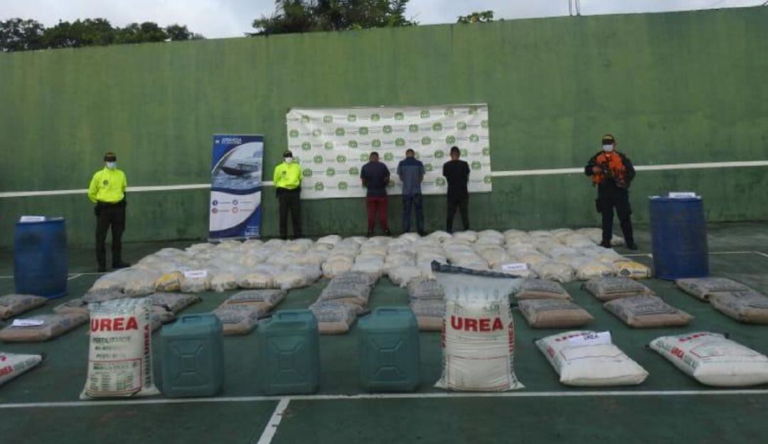 Entre las sustancia se encuentra UREA, cemento, sulfato de amonio y galones de gasolina.