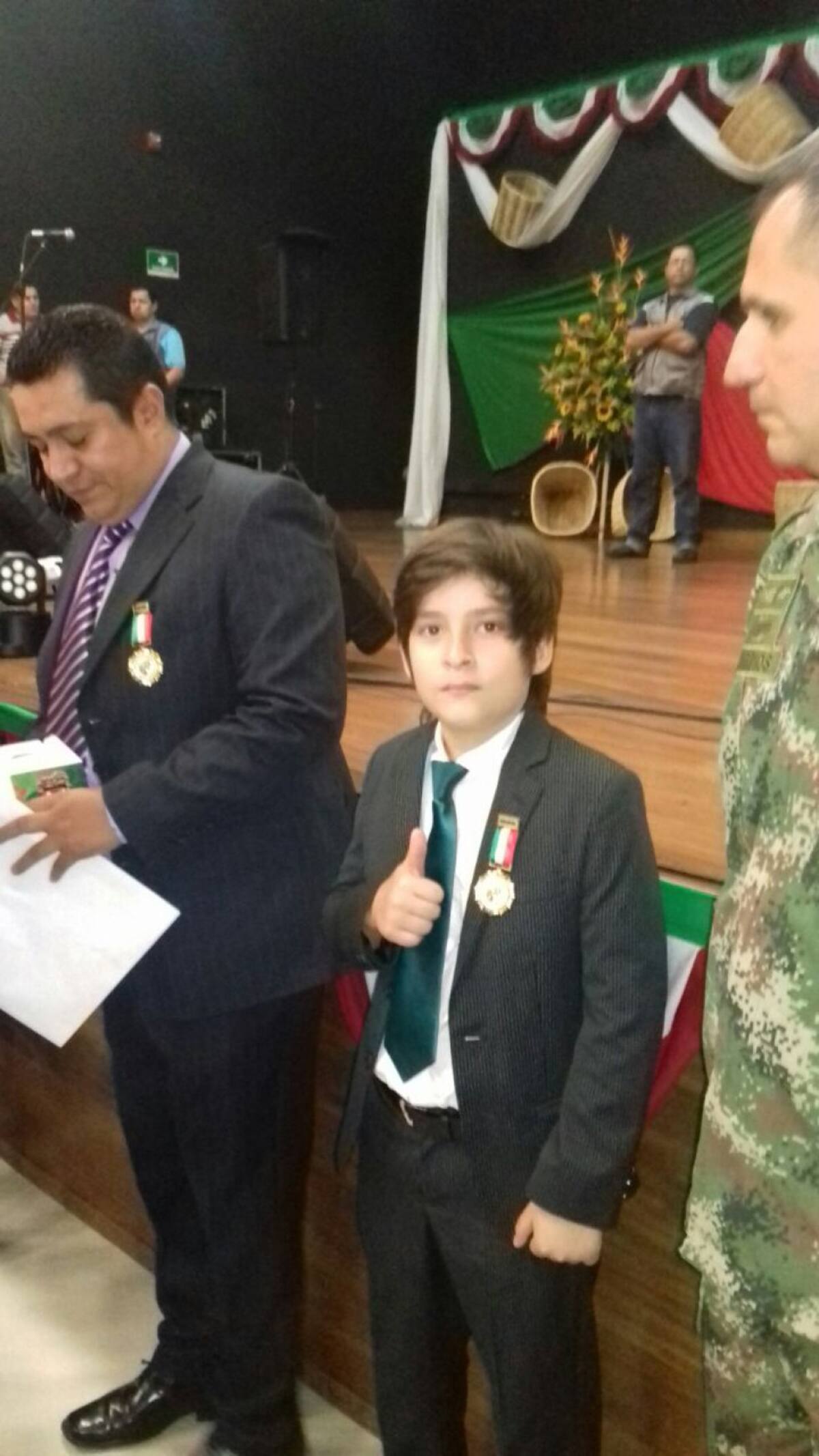 El niño cantante orgullo de Montenegro también recibió la medalla al mérito cívico