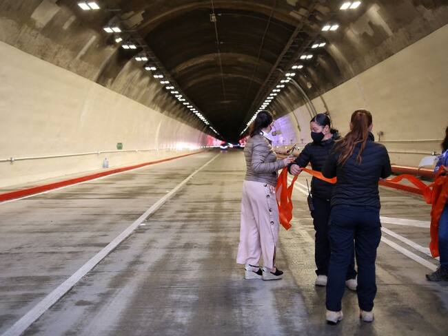 Funcionarios en apertura del Túnel de la Línea tienen COVID-19