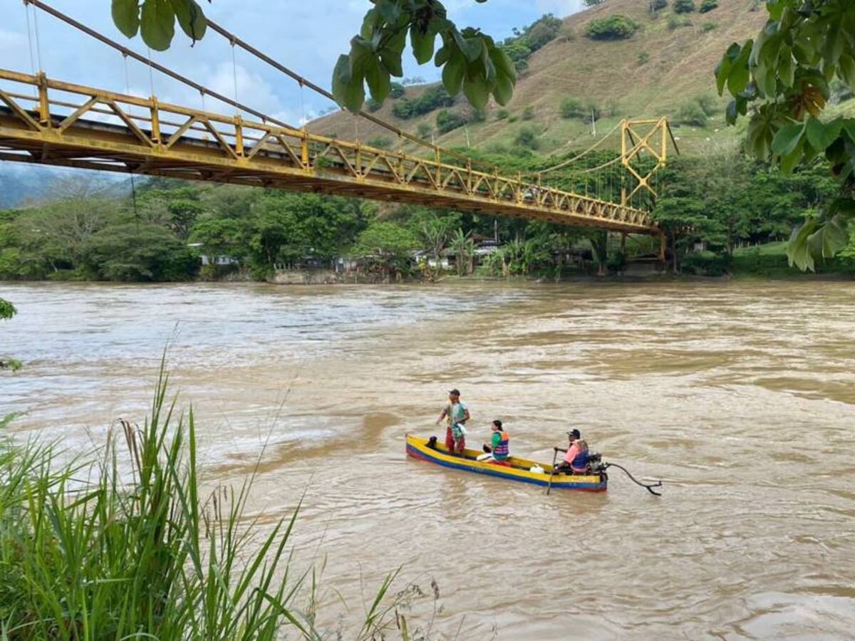 En 6 municipios de Antioquia buscan a un joven desaparecido en el río Cauca