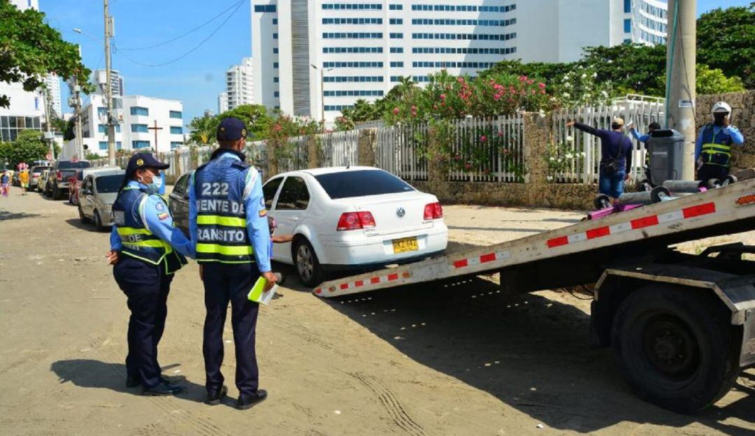 Operativos contra el mal parqueo en El Laguito