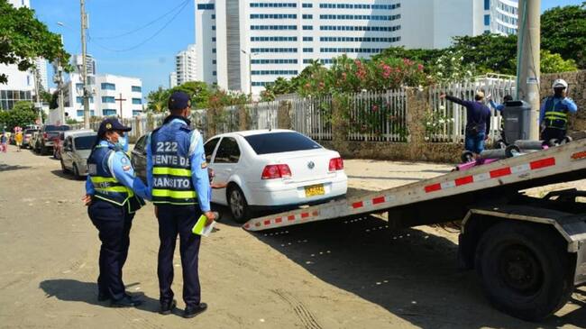 Operativos contra el mal parqueo en El Laguito