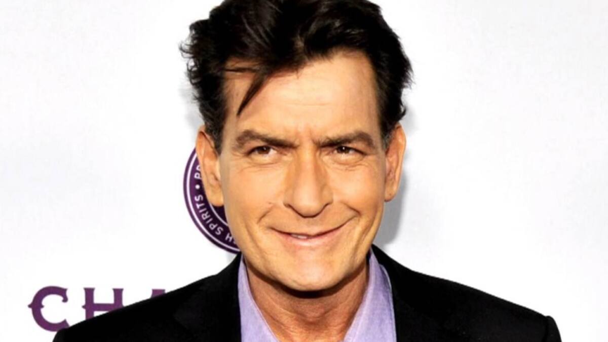 Charlie Sheen se lamenta públicamente por sus acciones