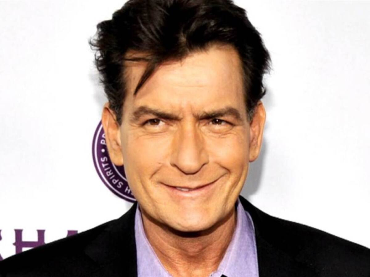 Charlie Sheen se lamenta públicamente por sus acciones