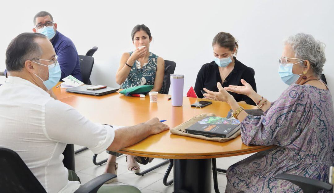 Durante la mesa de trabajo se tocaron diversos temas, entre ellos, la construcción de nueva infraestructura educativa