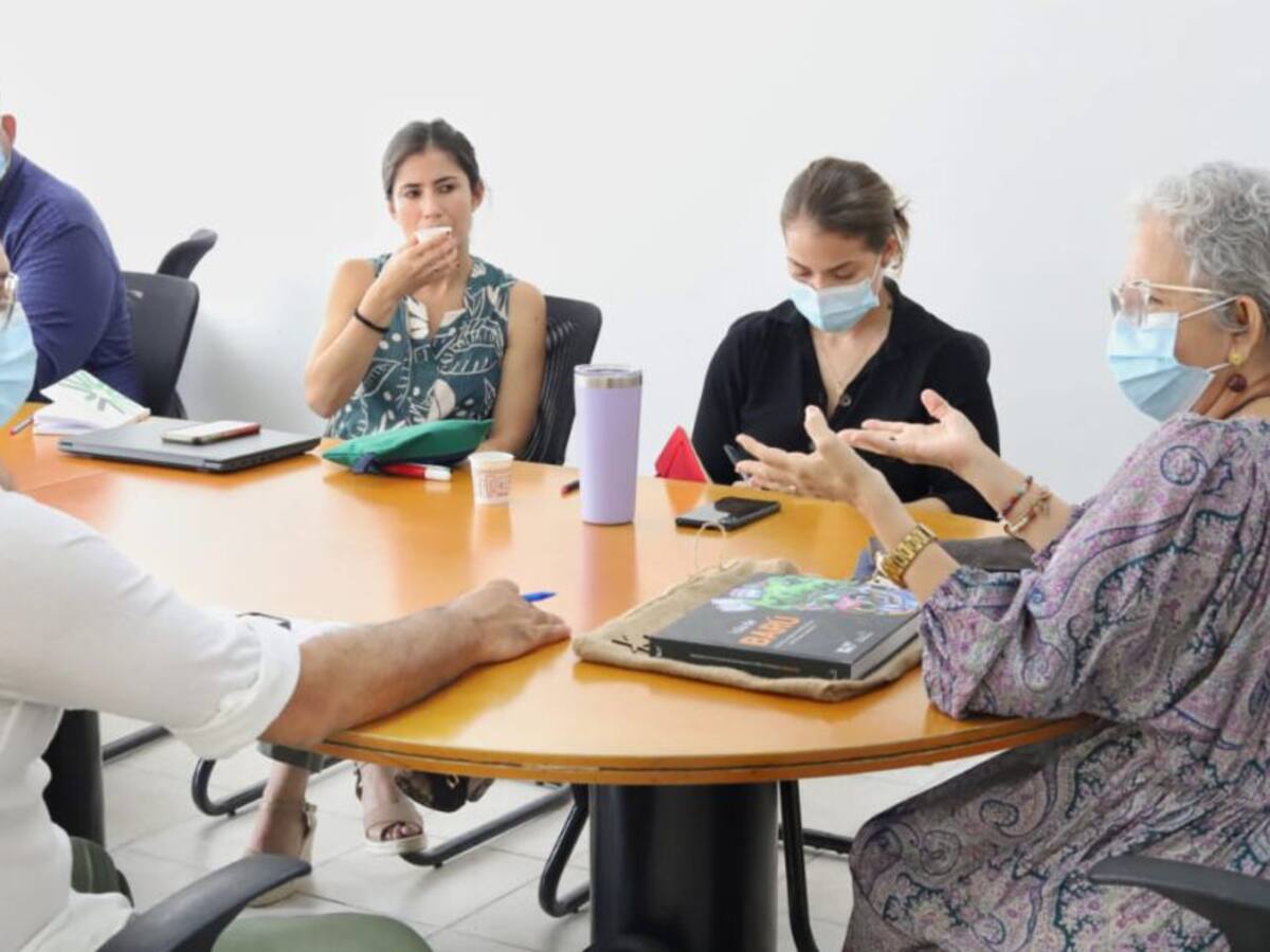 Distrito crea alianzas para mejorar calidad en colegios públicos