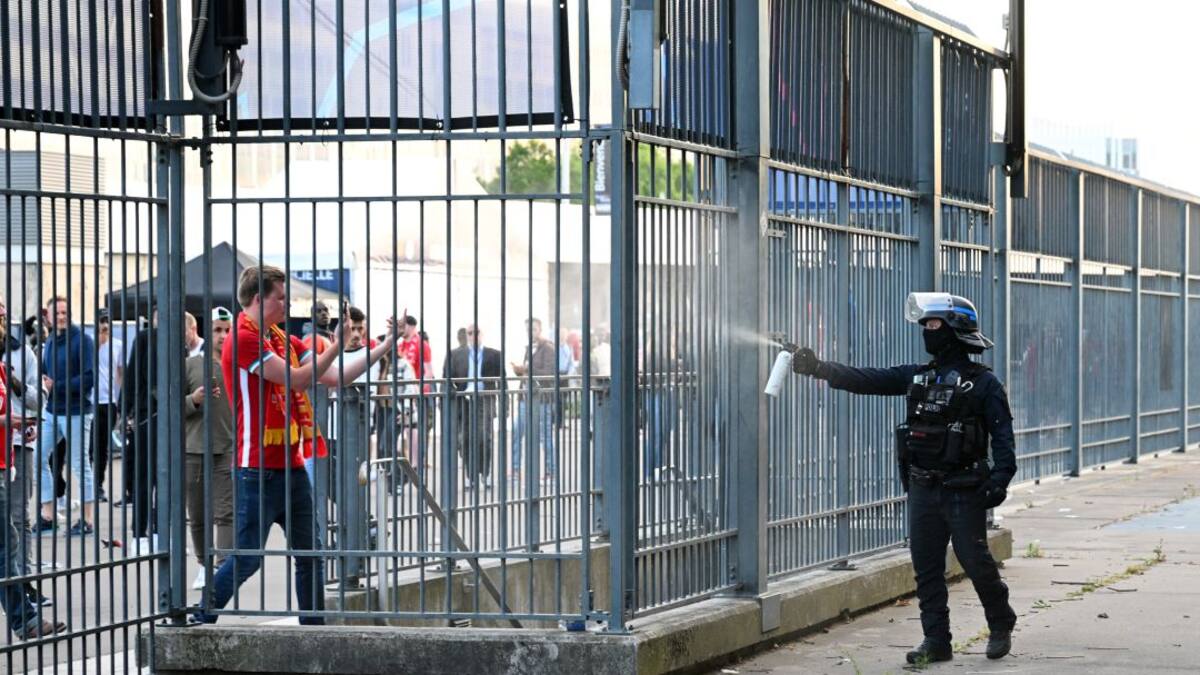 VIDEO: Disturbios y peleas a las afueras del estadio en final de Champions