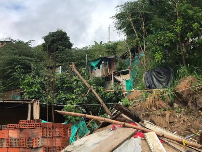 12 ranchos se deslizaron en asentamiento humano Río de Oro en Girón